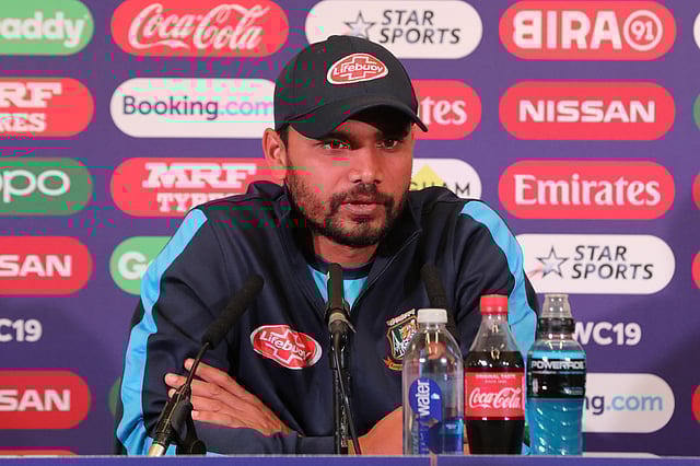 ম্যাচপূর্ব সংবাদ সম্মেলনে মাশরাফি। ছবি: শামসুল হক