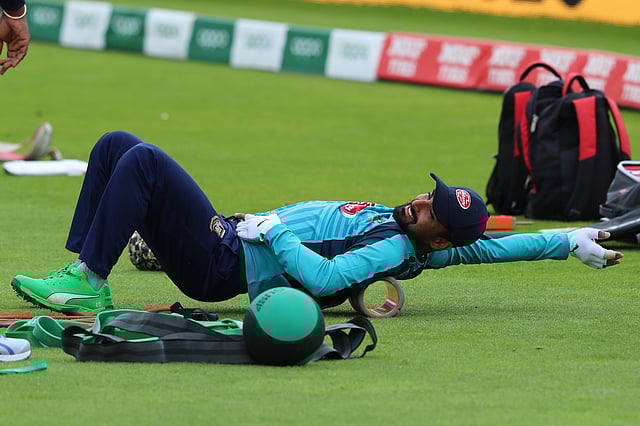 অস্ট্রেলিয়ার বিপক্ষে ম্যাচের আগে অনুশীলনে হাস্যোজ্জ্বল লিটন দাস। ছবি: শামসুল হক