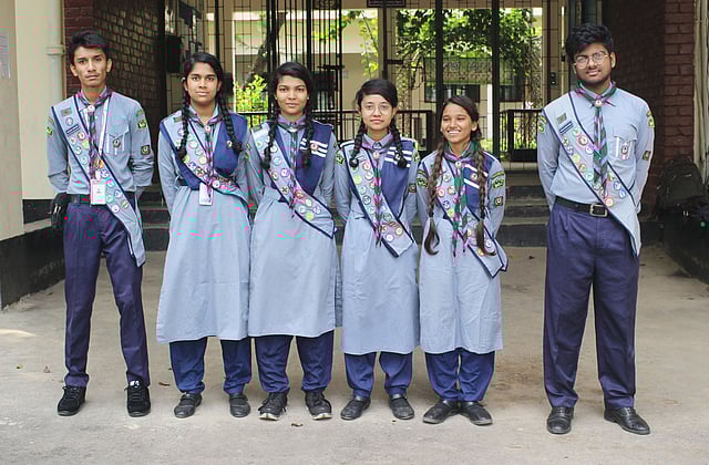 স্কাউটিংয়ে রাষ্ট্রপতি পুরস্কার পাওয়া শিক্ষার্থীরা। বা থেকে: নিশান নাসিম রুদ্র, সাজিয়া তারান্নুম ইতাবা, জান্নাতুল ফেরদৌস রুবা, সাব্বি রেজওয়ানা তিথী, ফাতেমা খাতুন ও ফজর আদনান।
