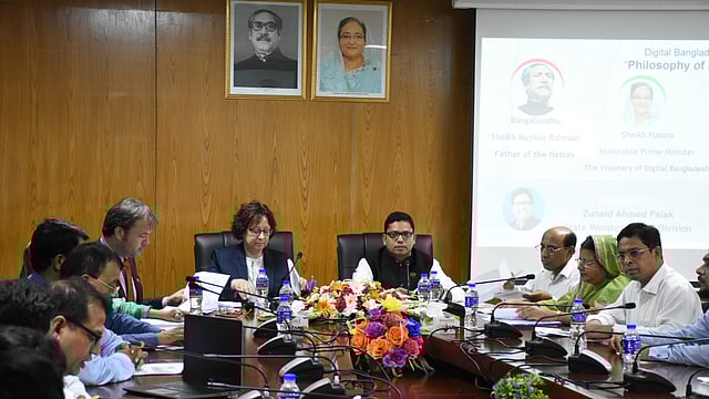 বাংলাদেশে নিযুক্ত ডেনমার্কের রাষ্ট্রদূত উইনি ইসরাফ পিটারসন এবং তথ্য ও যোগাযোগ প্রযুক্তি প্রতিমন্ত্রী জুনাইদ আহমেদ পলকের সমঝোতা চুক্তি সই। ছবি: সংগৃহীত