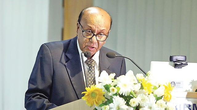 বক্তব্য রাখছেন মির্জ্জা আজিজুল ইসলাম