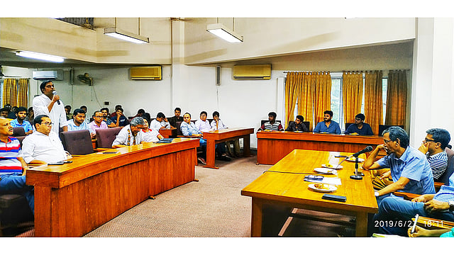 জাকসু নিয়ে ছাত্রনেতাদের সঙ্গে বিশ্ববিদ্যালয় প্রশাসনের মতবিনিময় সভা। সিনেট হল, জাহাঙ্গীরনগর বিশ্ববিদ্যালয়, ২৭ জুন। ছবি: মাইদুল ইসলাম