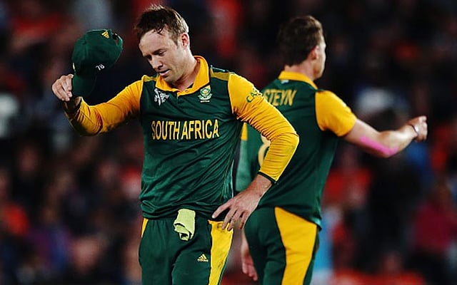 ডি ভিলিয়ার্সের দুচোখেও বৃষ্টি ঝরল। ফাইল ছবি