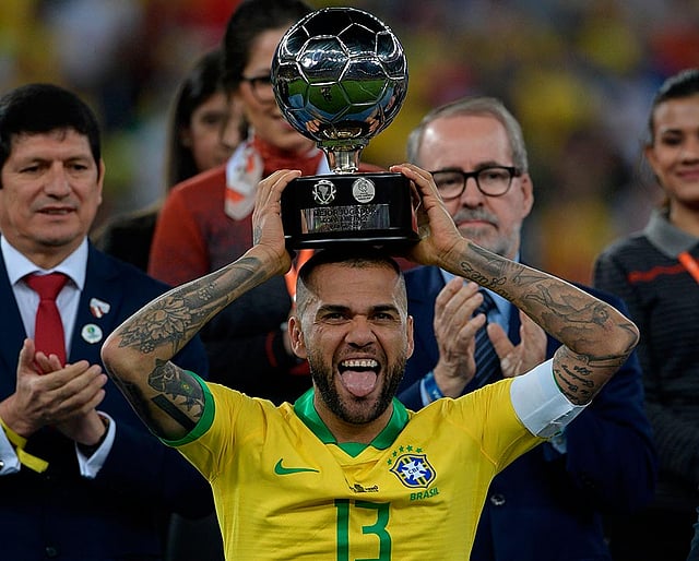 কোপায় দেখা গেছে সেই পুরোনো আলভেসকে। ছবি : এএফপি