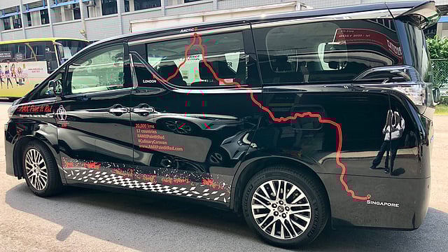 সাত সিটের টয়োটা ভেলফায়ার গাড়িতে করেই এই বিশাল দূরত্ব পাড়ি দিয়েছে মাথুর পরিবার। ছবি: সংগৃহীত