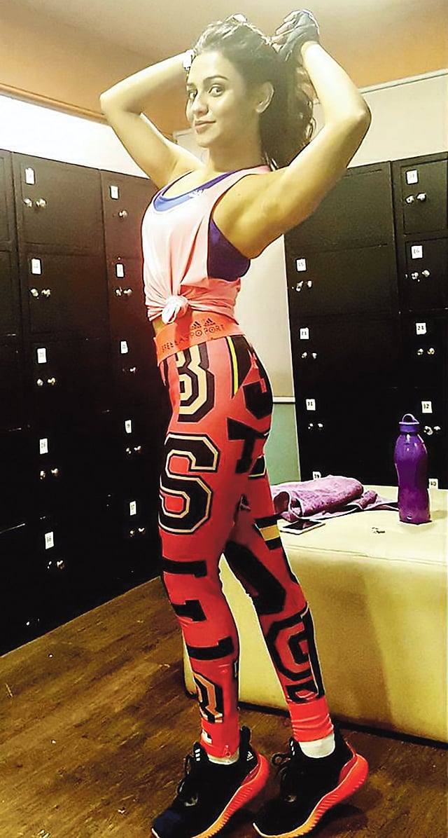 ইনস্টাগ্রামে প্রায়ই ফারিয়ার শরীরচর্চার এমন ছবি দেখা যায়