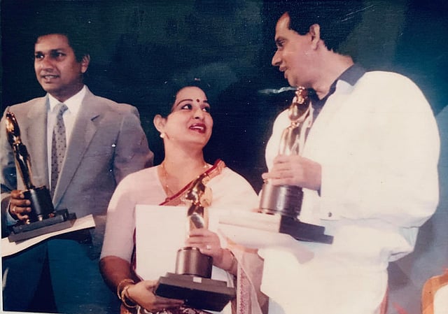 জাতীয় চলচ্চিত্র পুরস্কার হাতে বাঁ থেকে আলমগীর, শাবানা ও দিলীপ বিশ্বাস।