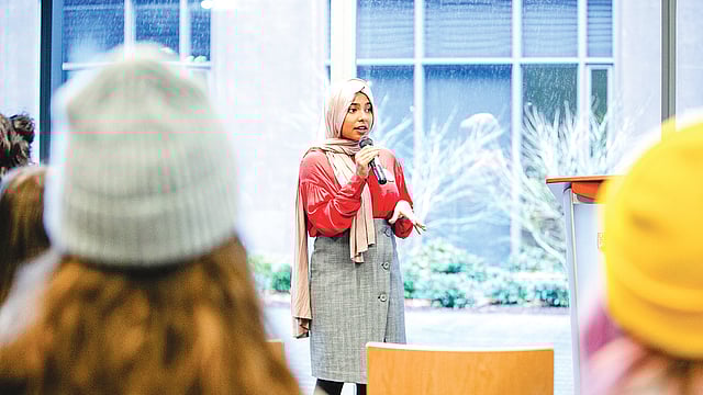 পিরিয়ড ইনক নামে একটি সেবামূলক সংস্থায় কাজ করেন জেবা