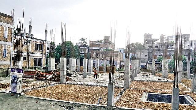 নির্মাণাধীন রাজশাহী সাধারণ গ্রন্থাগার ভবন।