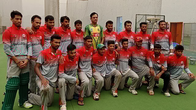 বিসিবি-শারীরিক প্রতিবন্ধী ক্রিকেট দল ইংল্যান্ডে সাফল্য পেতে চায়। ছবি: প্রথম আলো
