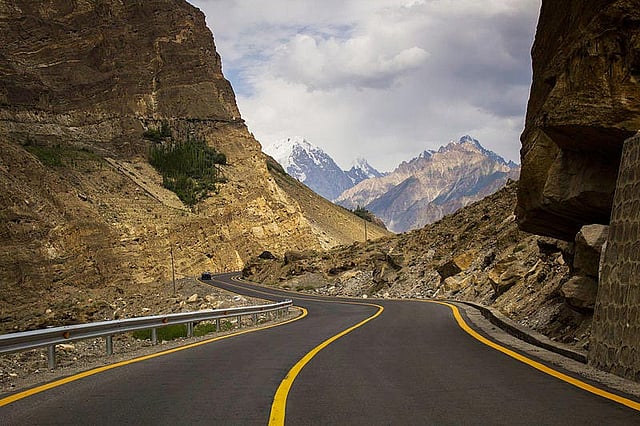 করাকরাম হাইওয়ে, পাকিস্তান ও চীন। ছবি: ইউকিমিডিয়া কমনস