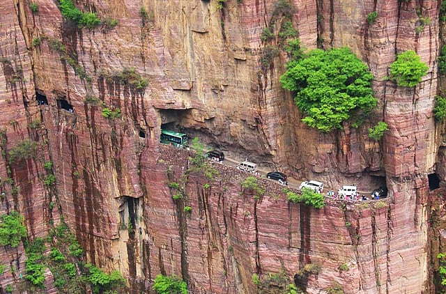 গোলিয়াং টানেল, চীন। ছবি: ডাঞ্জারাস রোড ডট অর্গ
