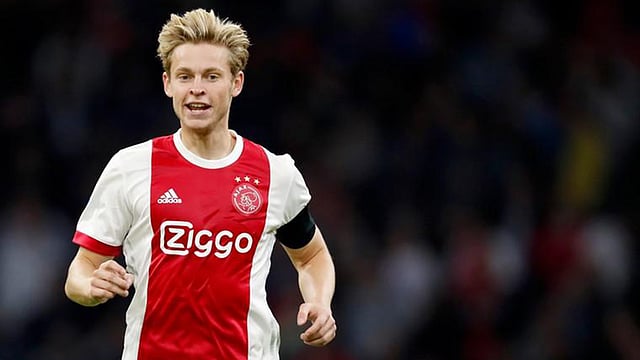 এর মধ্যেই বার্সেলোনায় যোগ দিয়েছেন ডি ইয়ং। ছবি : এএফপি