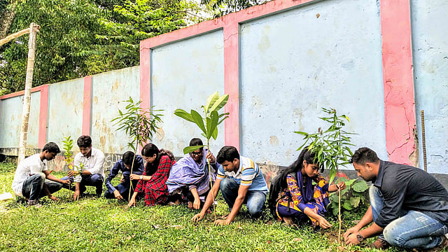জামালপুর বন্ধুসভার বৃক্ষরোপণ