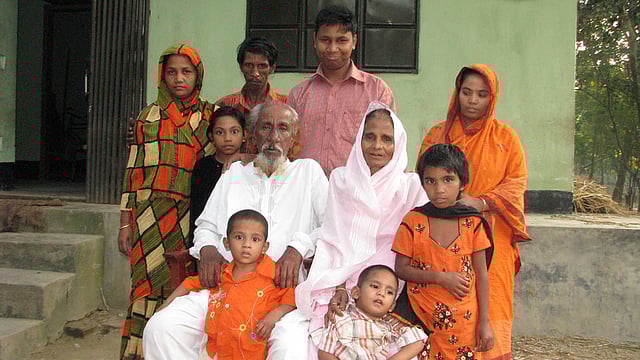সপরিবারে আবদুল গফুর হালী