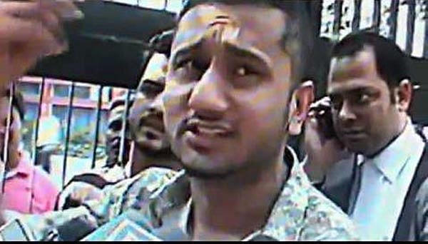 ‘ম্যায় হুঁ বলৎকারি’ গান নিয়ে অভিযোগের পর পুলিশ স্টেশনে হানি সিং