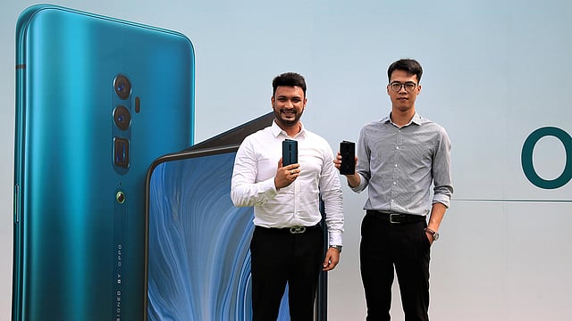 রেনো ১০ এক্স জুম