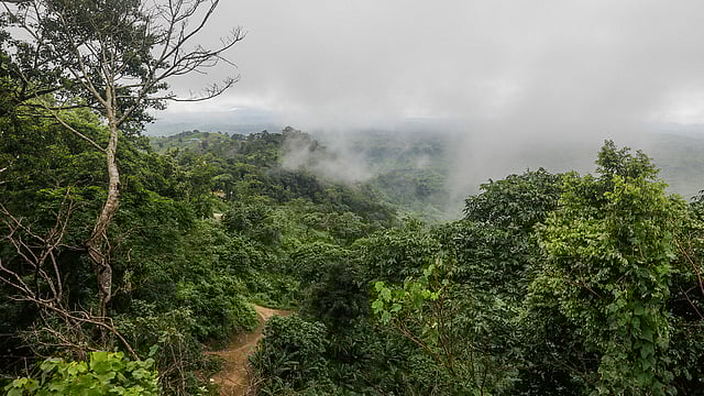 কংলাক পাহাড়ের আঁকাবাঁকা পথ