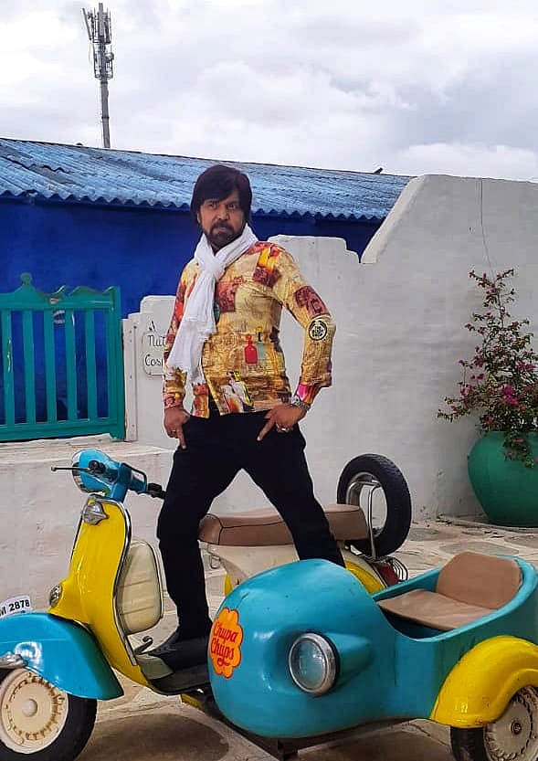 তরুণ পরিচালক অনন্য মামুনের ‘মেকআপ’ ছবিতে একটি বিশেষ চরিত্রে অভিনয় করেছেন তারিক আনাম খান। ছবি: ফেসবুক থেকে নেওয়া