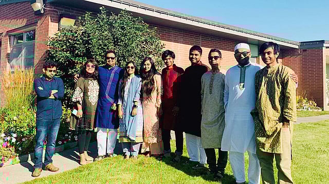 ঈদের নামাজ শেষে সবাই