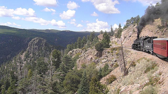 কুম্ব্রেস অ্যান্ড টলটেক সিনিক রেলরোড, রেলপথটি প্রায় ১০,০০০ ফুট উঁচু। ছবি: উইকিমিডিয়া কমনস