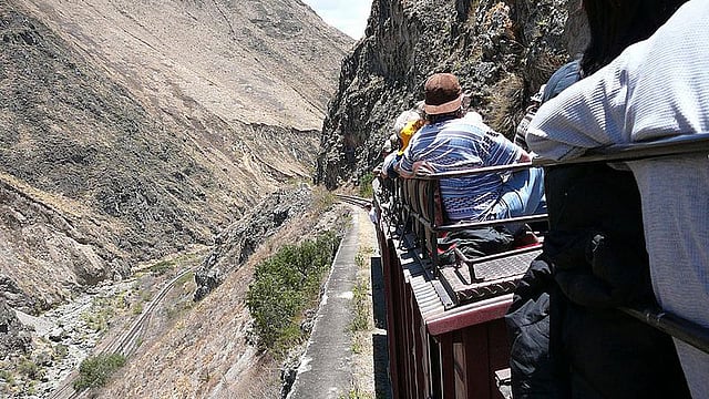 নরিজ দেল ডায়াবলো, সমুদ্রপৃষ্ঠ থেকে প্রায় ৯ হাজার ফুট উচ্চতায় অবস্থিত এই রেলপথ। ছবি: উইকিমিডিয়া কমনস