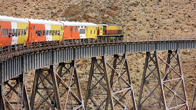 ট্রেন এ লাস নুবেস, রেলপথটি সমুদ্রপৃষ্ঠ থেকে প্রায় ৪ হাজার ২২০ মিটার উঁচুতে অবস্থিত। ছবি: উইকিমিডিয়া কমনস