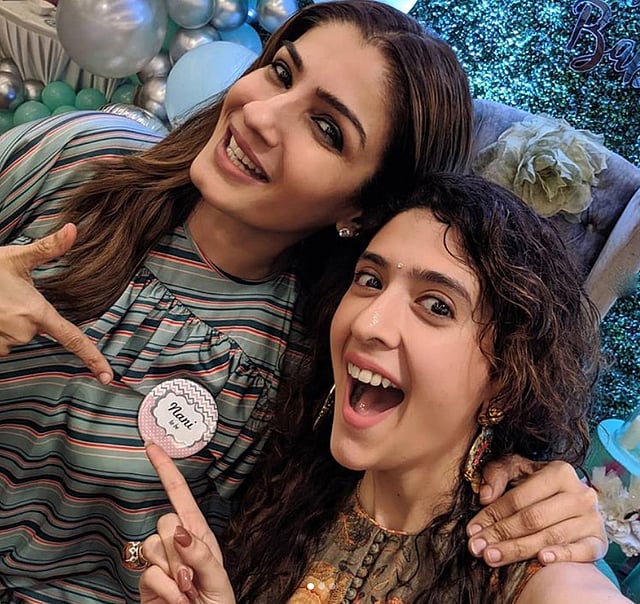 পূজার ইনস্টাগ্রাম থেকে নেওয়া পার্টির ছবি।