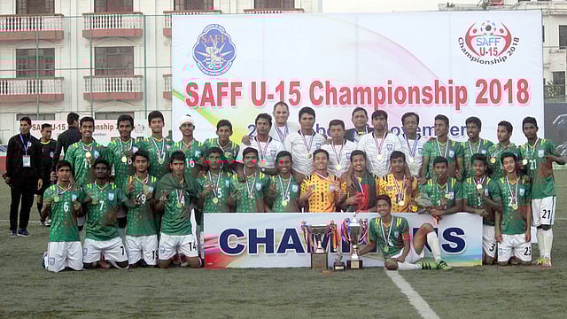 গত বছর অনূর্ধ্ব-১৫ সাফে চ্যাম্পিয়ন বাংলাদেশ। ফাইল ছবি
