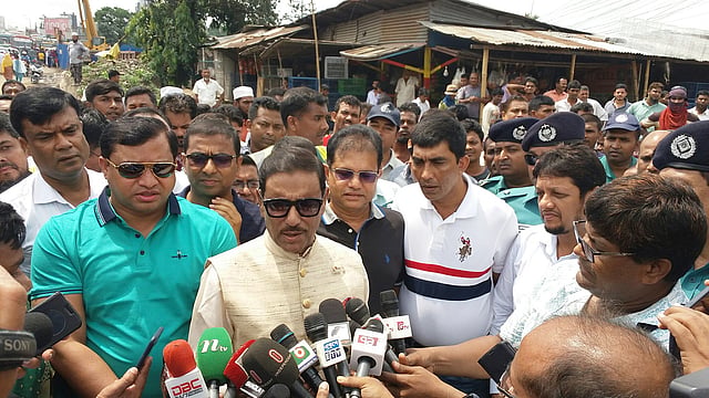 ঢাকা-ময়মনসিংহ মহাসড়কের বাস র্যাপিড ট্রানজিট (বিআরটি) প্রকল্পের কাজ পরিদর্শনে টঙ্গীতে যান সড়ক পরিবহন ও সেতুমন্ত্রী ওবায়দুল কাদের। বিএনপি কোনো মহাসড়ক তৈরি করেনি বলে মন্তব্য করেন তিনি। গাজীপুর, ১০ সেপ্টেম্বর। ছবি: মাসুদ রানা