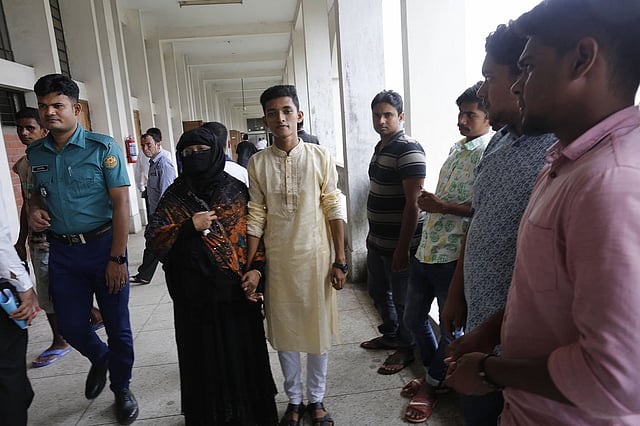 ডিজিটাল নিরাপত্তা আইনে করা মামলায় সাক্ষ্য দেন ফেনীর সোনাগাজীর নিহত মাদ্রাসাছাত্রী নুসরাত জাহানের মা ও ছোট ভাই। ঢাকা মহানগর বিশেষ আদালত, ১১ সেপ্টেম্বর। ছবি: হাসান রাজা