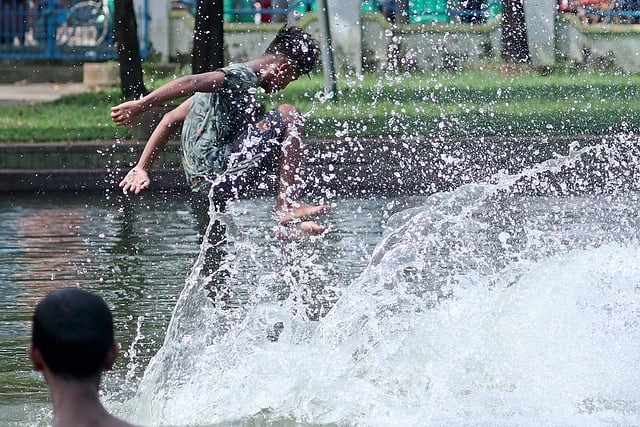 কার আগে কে লাফ দেবে, প্রতিযোগিতা তারই
