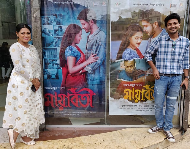 শ্যামলী সিনেপ্লক্সে ‘মায়াবতী’র দুই অভিনয়শিল্পী নুসরাত ইমরোজ তিশা ও ইয়াশ রোহান। ছবি: প্রথম আলো