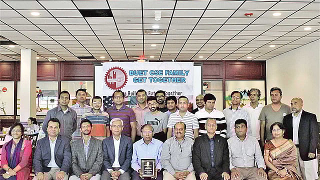 পুনর্মিলনীতে বুয়েটের সিএসই বিভাগের সাবেক শিক্ষার্থীরা।