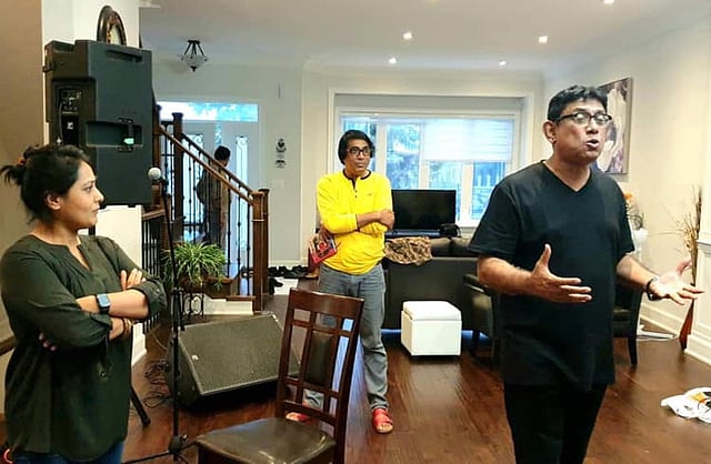 ‘জনৈক অভিজ্ঞ দম্পতি’ নাটকের মহড়া। ছবি: ফেসবুক থেকে নেওয়া