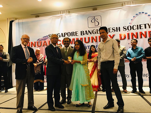 অনুষ্ঠানের তৃতীয় পর্বে প্রাইমারি স্কুল পরীক্ষায় সর্বোচ্চ নম্বরপ্রাপ্ত সেরা পাঁচজন বাংলাদেশি শিক্ষার্থীকে পুরস্কৃত করা হয়
