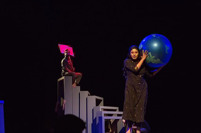 জীবনীভিত্তিক এ নৃত্যনাট্যের চিত্রনাট্য, নির্দেশনা, কোরিওগ্রাফি, সেট, পোশাক, কণ্ঠ ও নির্দেশনা দিয়েছেন পূজা সেনগুপ্ত। ছবি: প্রথম আলো