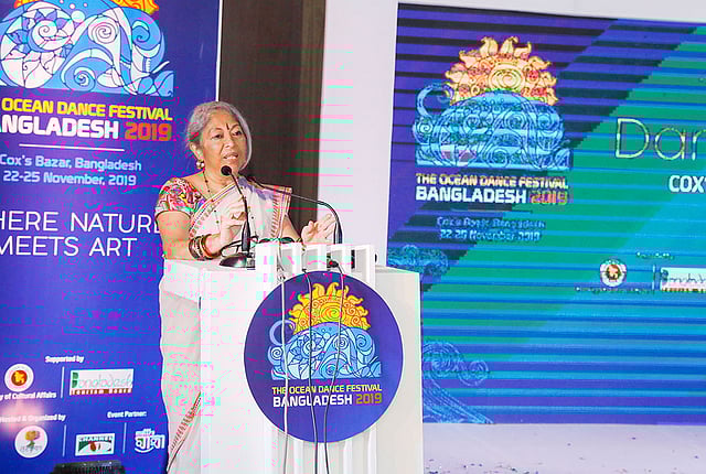 সংবাদ সম্মেলনে বক্তব্য দিচ্ছেন লুবনা মারিয়াম। ছবি: সাবিনা ইয়াসমিন