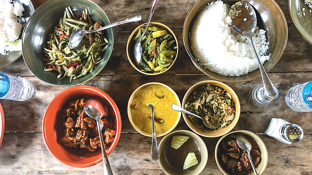 দেশি খাবারের স্বাদ পাওয়া গেল মুনলাই পাড়ায়