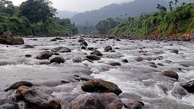 সিলেটের কোম্পানীগঞ্জের উত্তর রনিখাই গ্রামের উৎমাছড়ায় বয়ে চলছে জলরাশি। ছবি: আনিস মাহমুদ