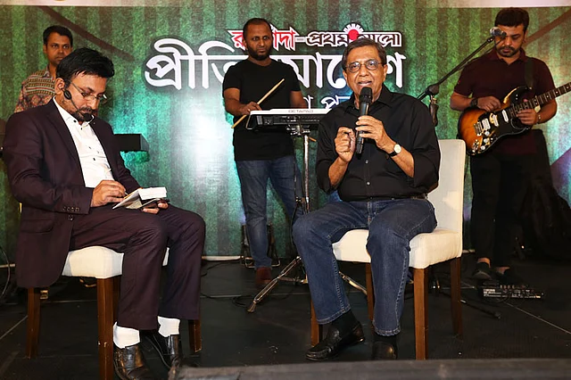 প্রীতি সমাবেশে প্রথম আলোর সম্পাদক মতিউর রহমান। ঢাকা, ২৮ সেপ্টেম্বর। ছবি: শামসুল হক