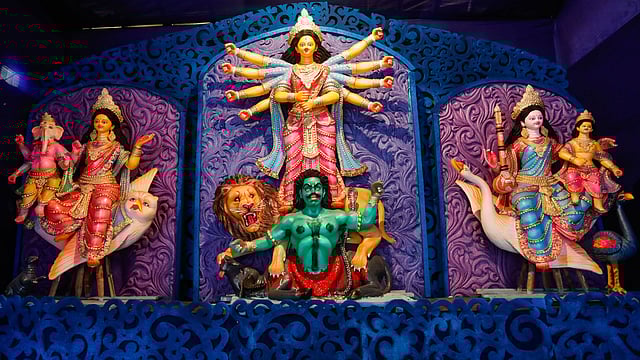 পুরান ঢাকার পাতলাখান লেনের মণ্ডপ