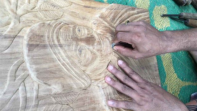 সতর্কতার সঙ্গে কাজ