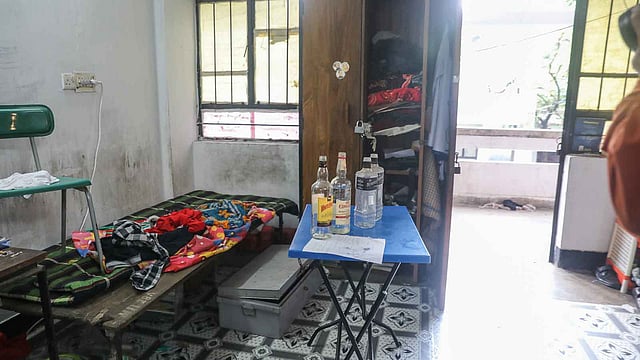 শেরেবাংলা হলের এই কক্ষে আবরার ফাহাদকে পিটিয়ে হত্যা করা হয়। ছবি: আসাদুজ্জামান