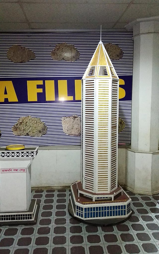 হল ভেঙে এমন নকশার ২২তলা ভবন তৈরির পরিকল্পনা করেছে মালিক (সংগৃহীত)