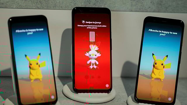 পিক্সেল ৪ এবং পিক্সেল ৪ এক্সএল। ছবি: রয়টার্স