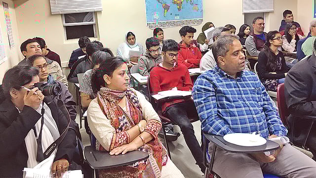 কলেজ ভর্তি নিয়ে মামুন’স টিউটোরিয়ালের আলোচনা অনুষ্ঠানে শিক্ষার্থী ও অভিভাবকেরা