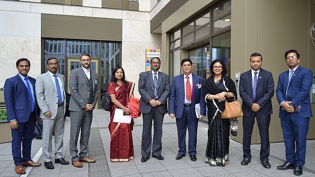 জার্মানির রাজধানী বার্লিন সফররত বাংলাদেশ প্রতিনিধিদল। ছবি: সরাফ আহমেদ