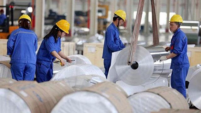 ভবিষ্যতে চীনের অর্থনীতি চাপের মুখে পড়তে পারে বলে সতর্ক করেছেন বিশেষজ্ঞরা। ছবি: এএফপি