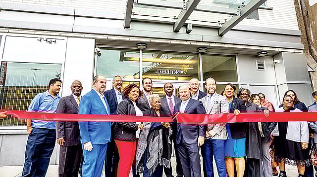 ফিতা কেটে নগরের নতুন ১৪ তলা কমপ্লেক্সের উদ্বোধন করেন জনপ্রতিনিধিসহ গুরুত্বপূর্ণ ব্যক্তিরা